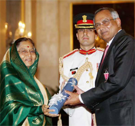Dr. Venu Srinivasan accepting the Padma Shri Award
